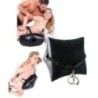 Cuscino bondage fetish nero con manette in acciaio Cuscino bondage fetish nero con manette in acciaio