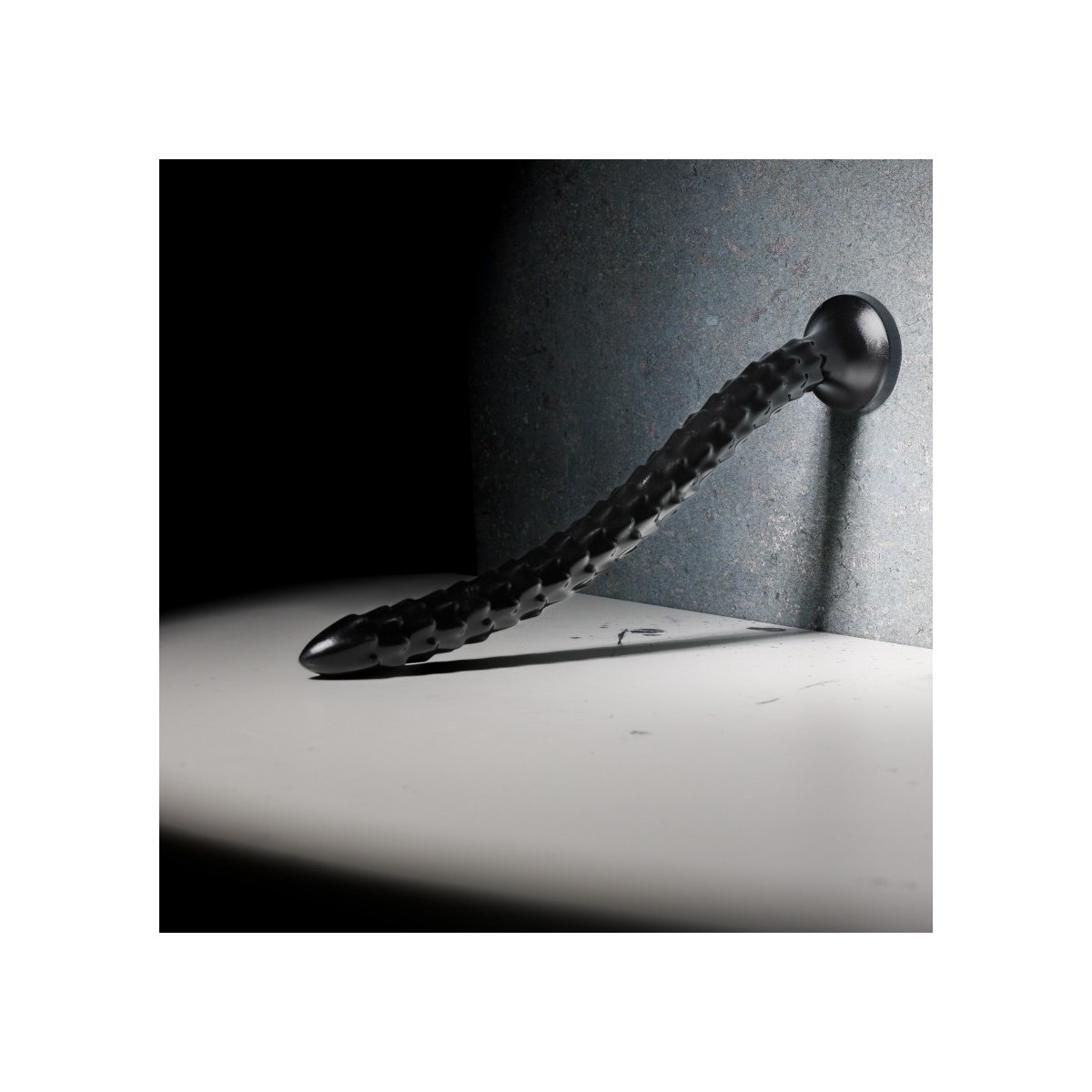 Fallo anale con ventosa Scaled Anal Snake 16''/ 40 cm Black