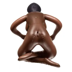 Bambola gonfiabile scura gambe piegate Bambola gonfiabile scura gambe piegate