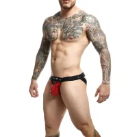 Jockstrap sexy con borchie Peekaboo di Dngeon